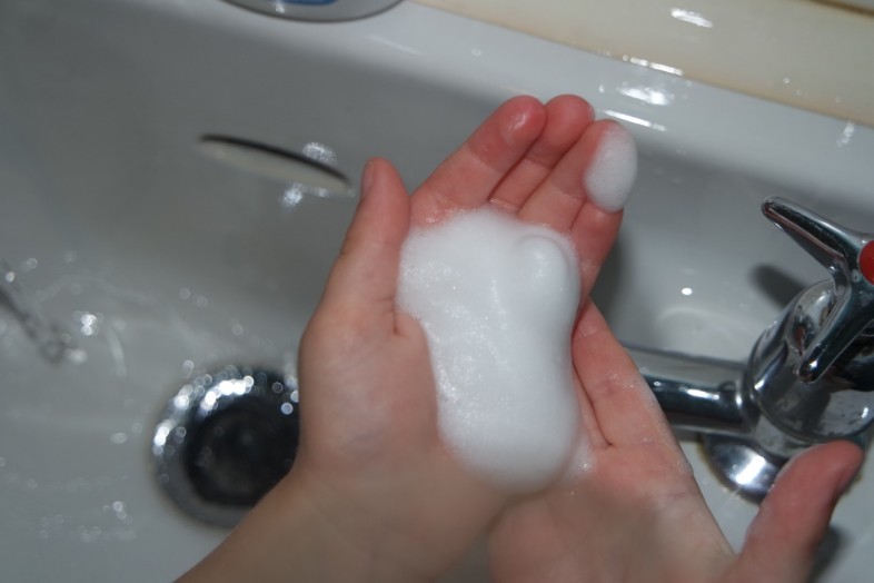 Magically foaming handwash