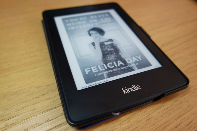 Kindle Paperwhite in Inateck case