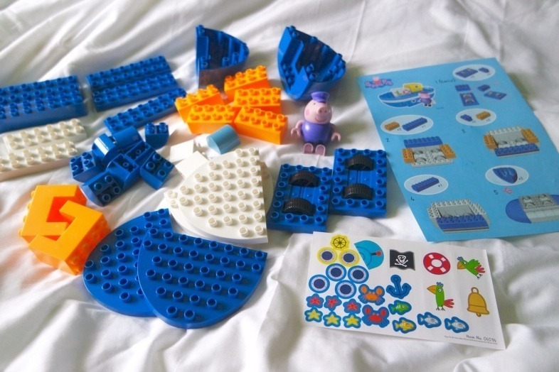 What you get with Peppa Pig Construction Grandpa Pig's Boat Set