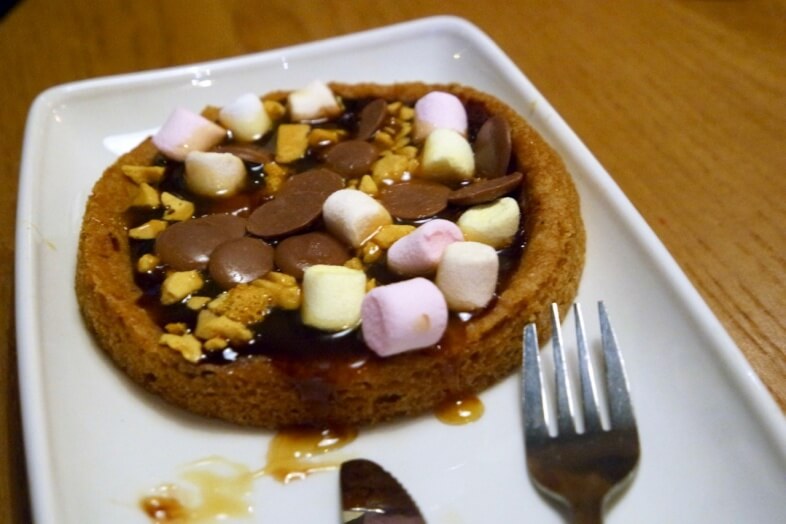Finished cookie pizza