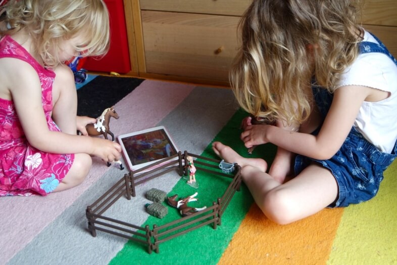 Schleich feeding playset & eventing rider