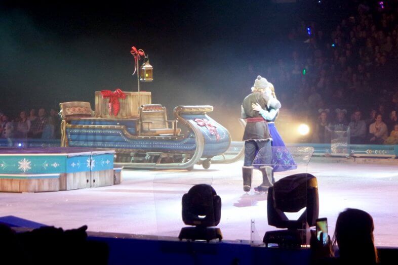 Kristoff and Anna kiss - Frozen on Ice