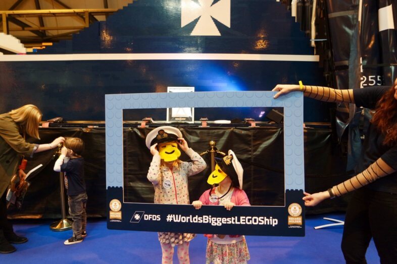 LEGO ship - BRICKLIVE
