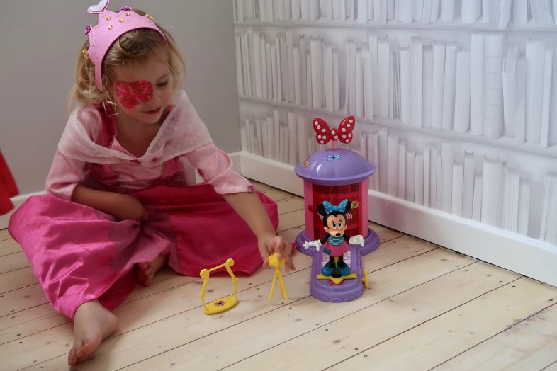 Minnie Mouse Magic Turnstyler - Lydia playing